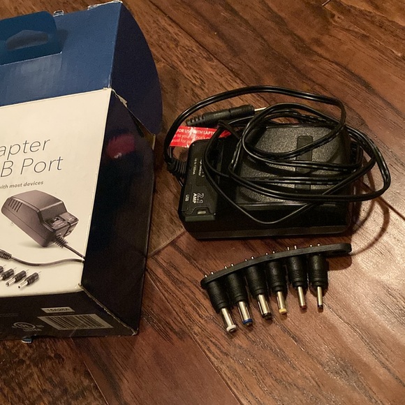 NWOT Insignia AC Adapter with USB Port - Picture 3 of 5